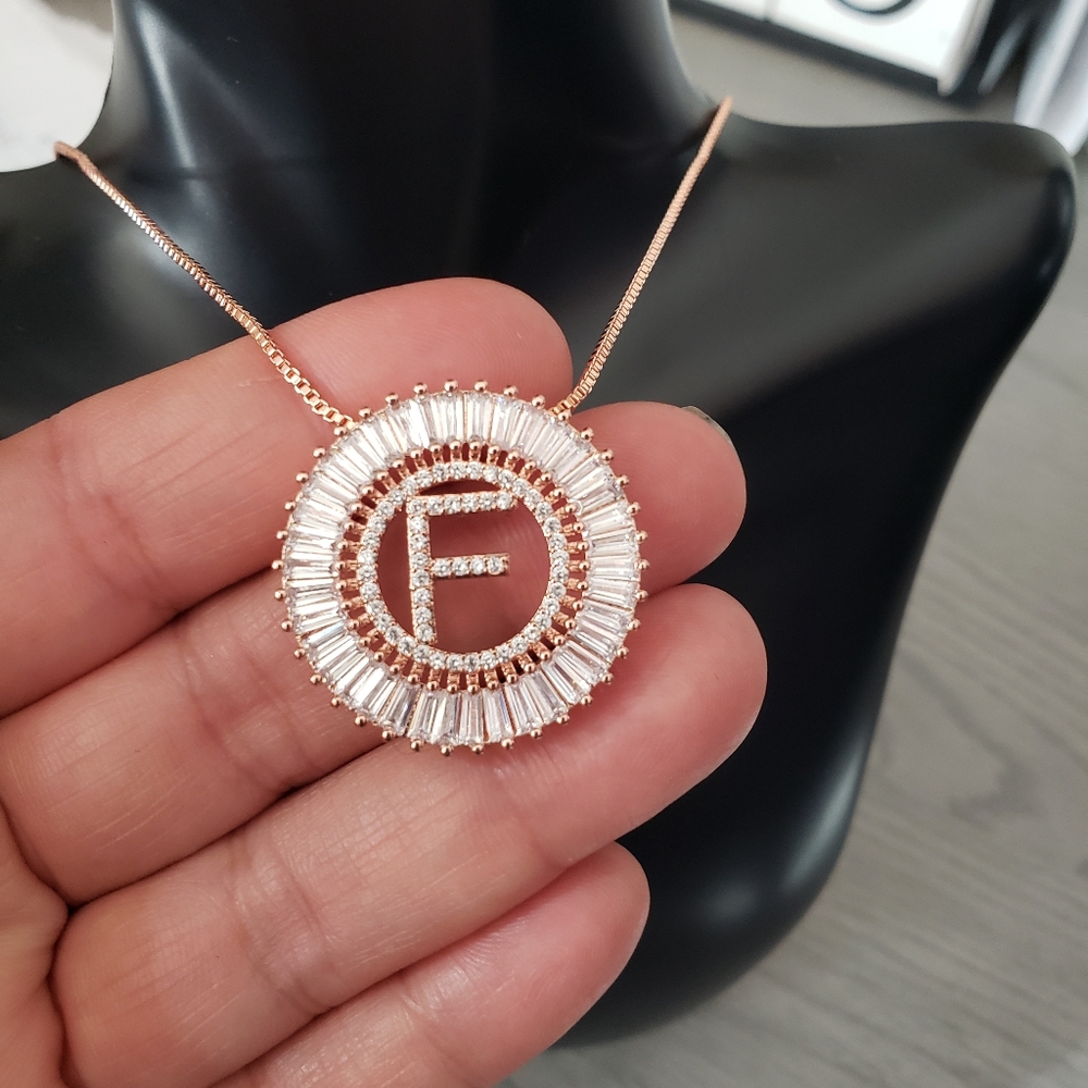 Initial (F) Necklace new - Picture 2 of 6